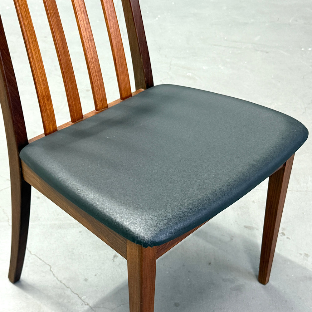 
                      
                        G-PLAN(ジープラン) / DINING CHAIR スラットバックチェア (404)
                      
                    