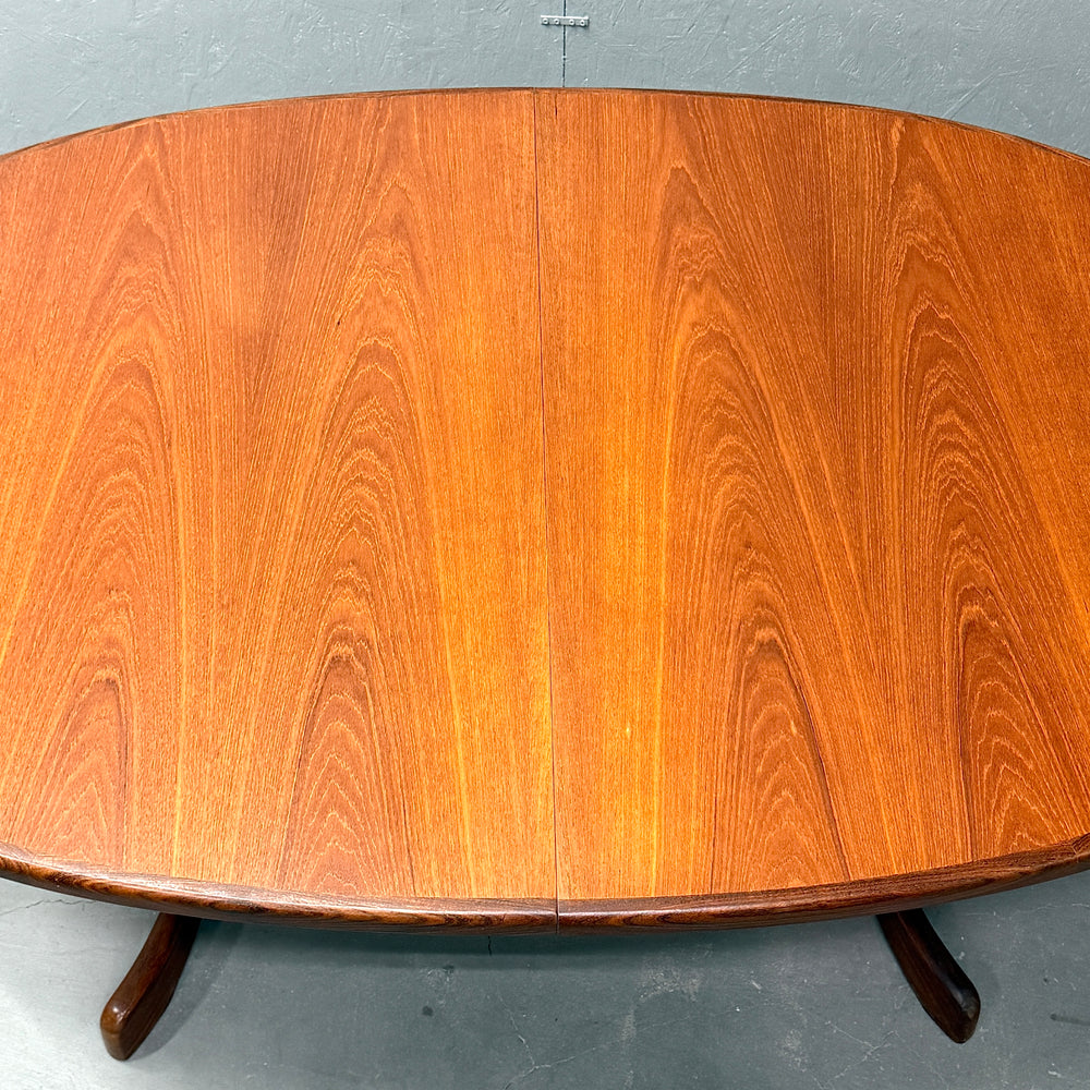 
                      
                        G-PLAN(ジープラン) / WHALE TAILE OVAL TABLE ホエールレッグ オーバルダイニングテーブル (401)
                      
                    