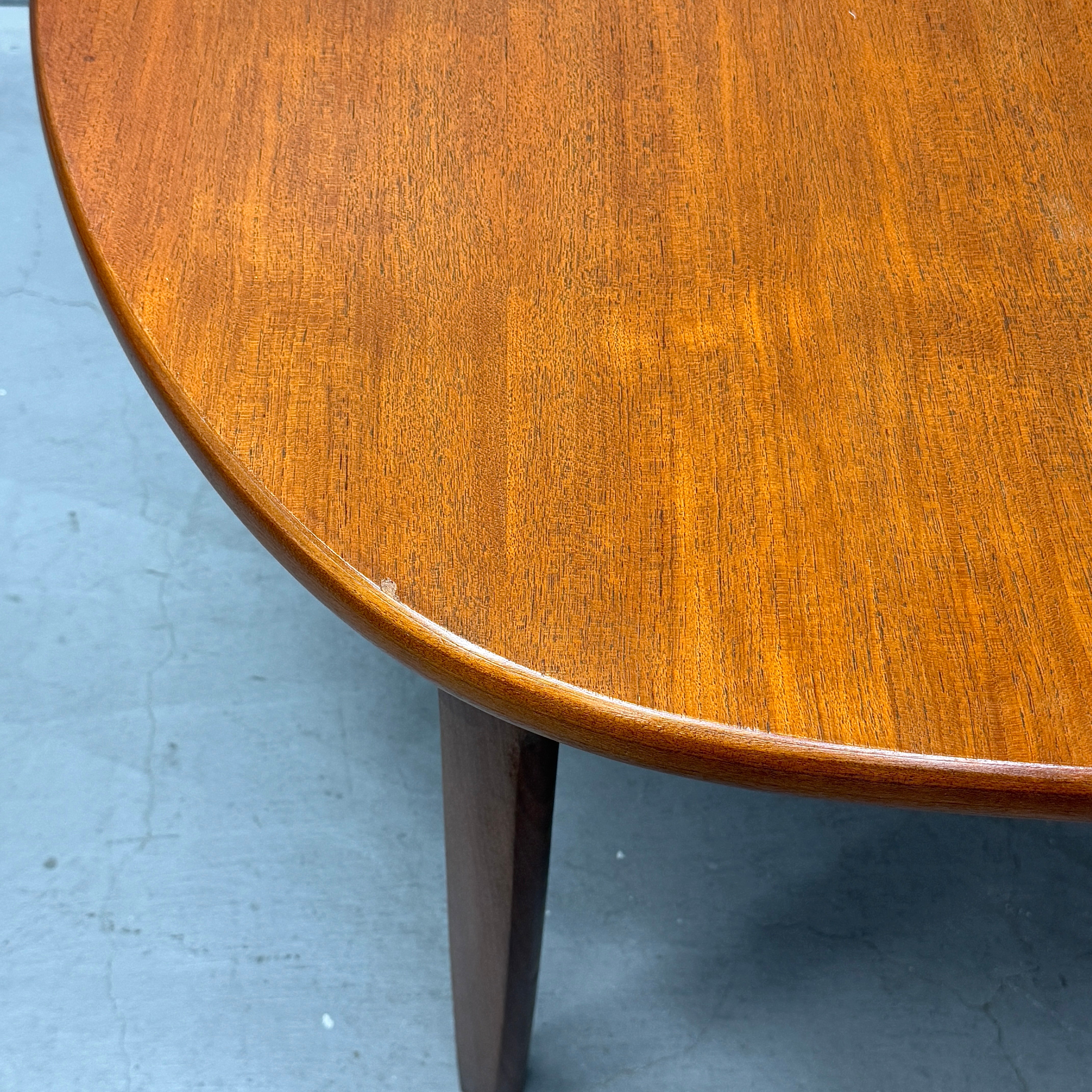 Elliots of Newbury(EON) / Oval Extension Dining Table – NONOR
