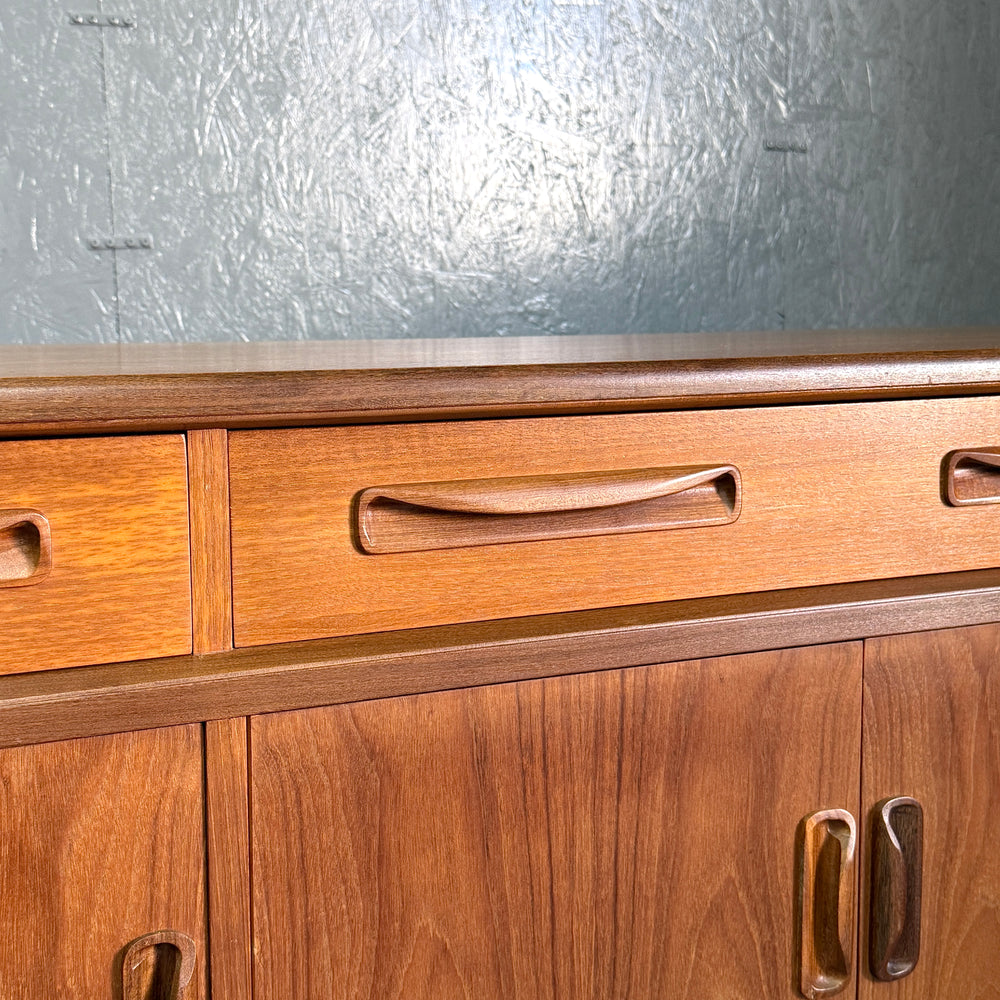 
                      
                        G-PLAN(ジープラン) / Fresco Sideboard フレスコ サイドボード (504)
                      
                    