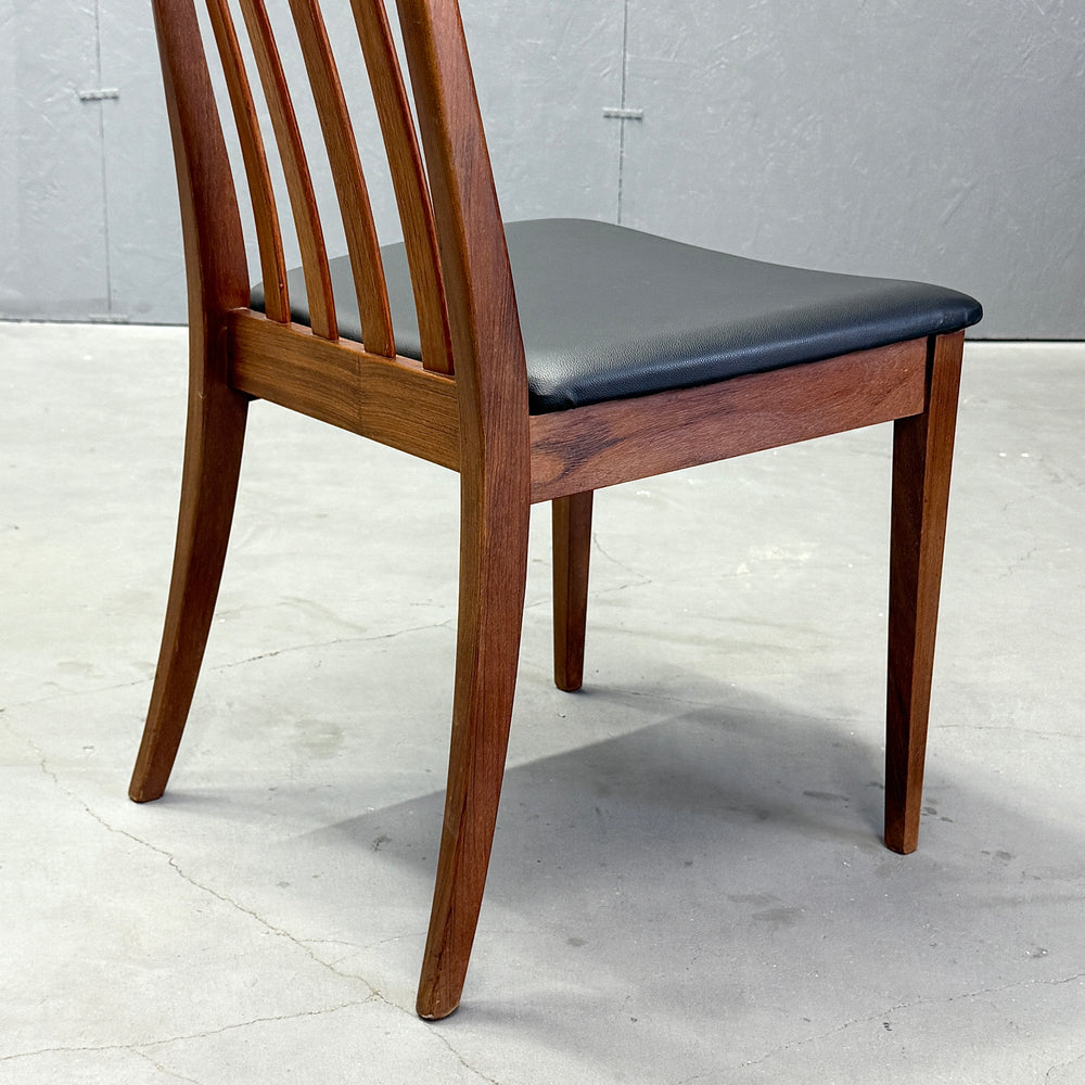 
                      
                        G-PLAN(ジープラン) / DINING CHAIR スラットバックチェア (402)
                      
                    