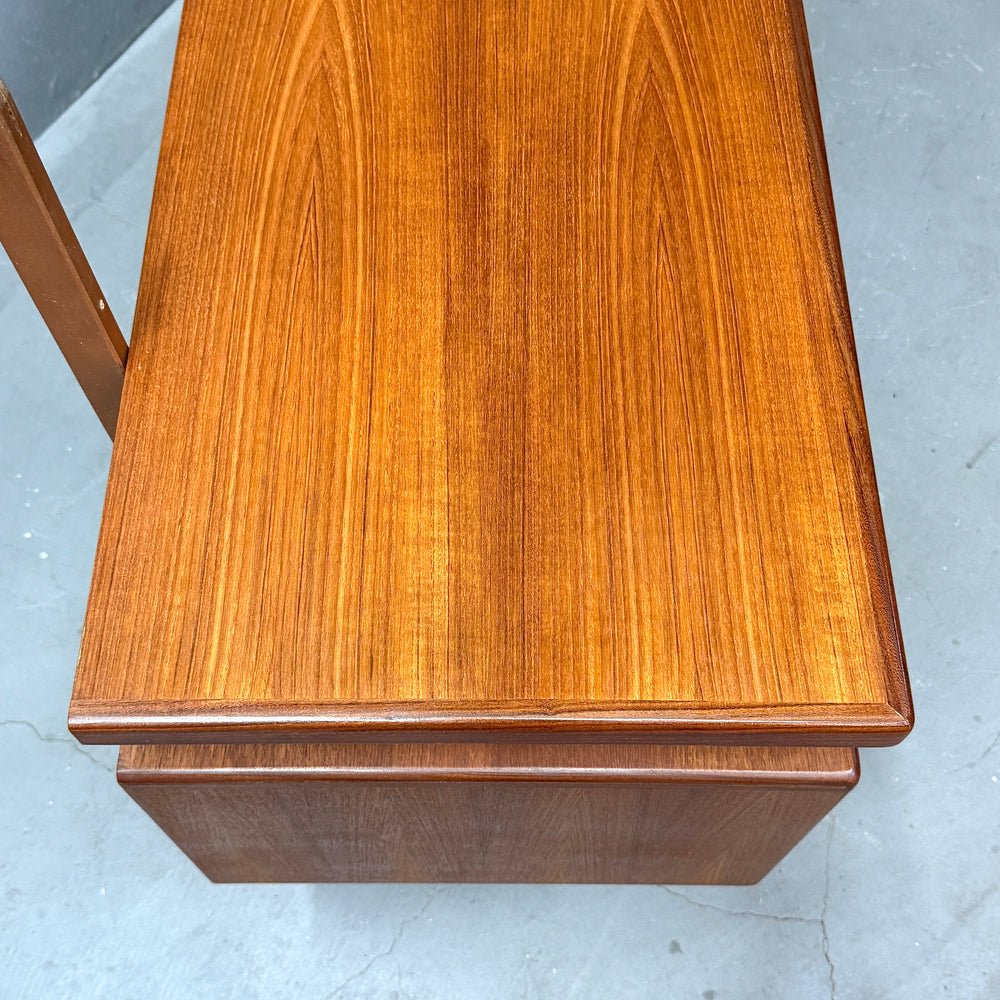 
                      
                        G-PLAN(ジープラン) / DRESSER ドレッサー (501)
                      
                    