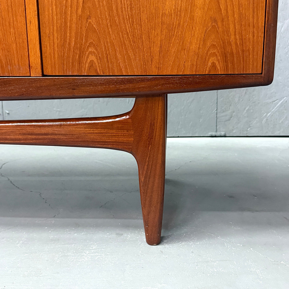 
                      
                        G-PLAN(ジープラン) / Fresco Sideboard フレスコ サイドボード (502)
                      
                    