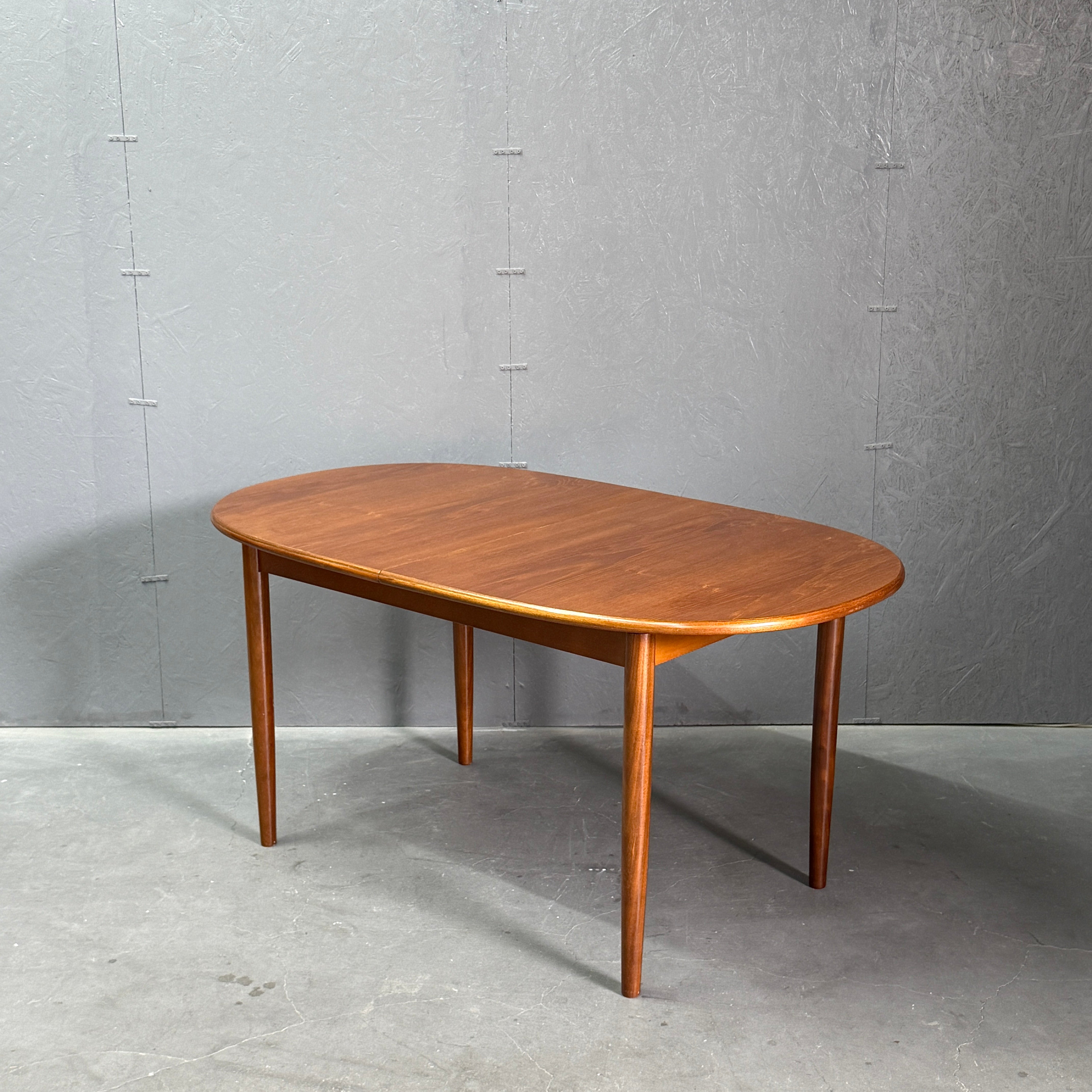 Meredew(メレデュー) オーバルダイニングテーブル (701) Meredew(メレデュー) / Oval Table オーバルダイニングテーブル (701