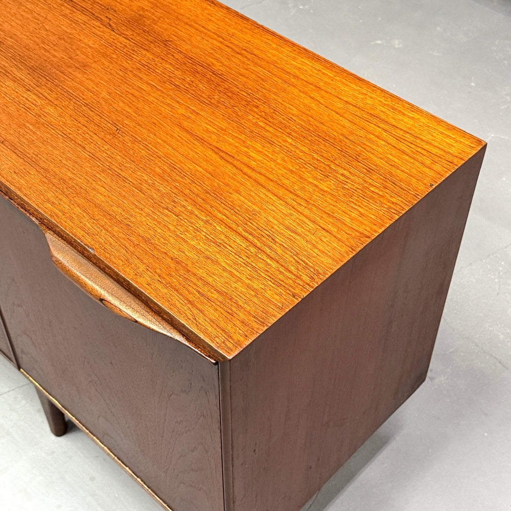 
                      
                        A.H.McINTOSH(マッキントッシュ) /  DUNVEGAN Sideboard (401)
                      
                    