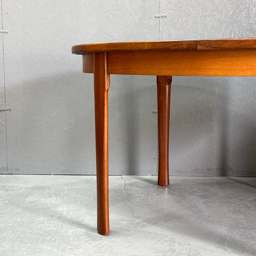 
                      
                        VINTAGE TEAK OVAL TABLE チークオーバルテーブル (401)
                      
                    