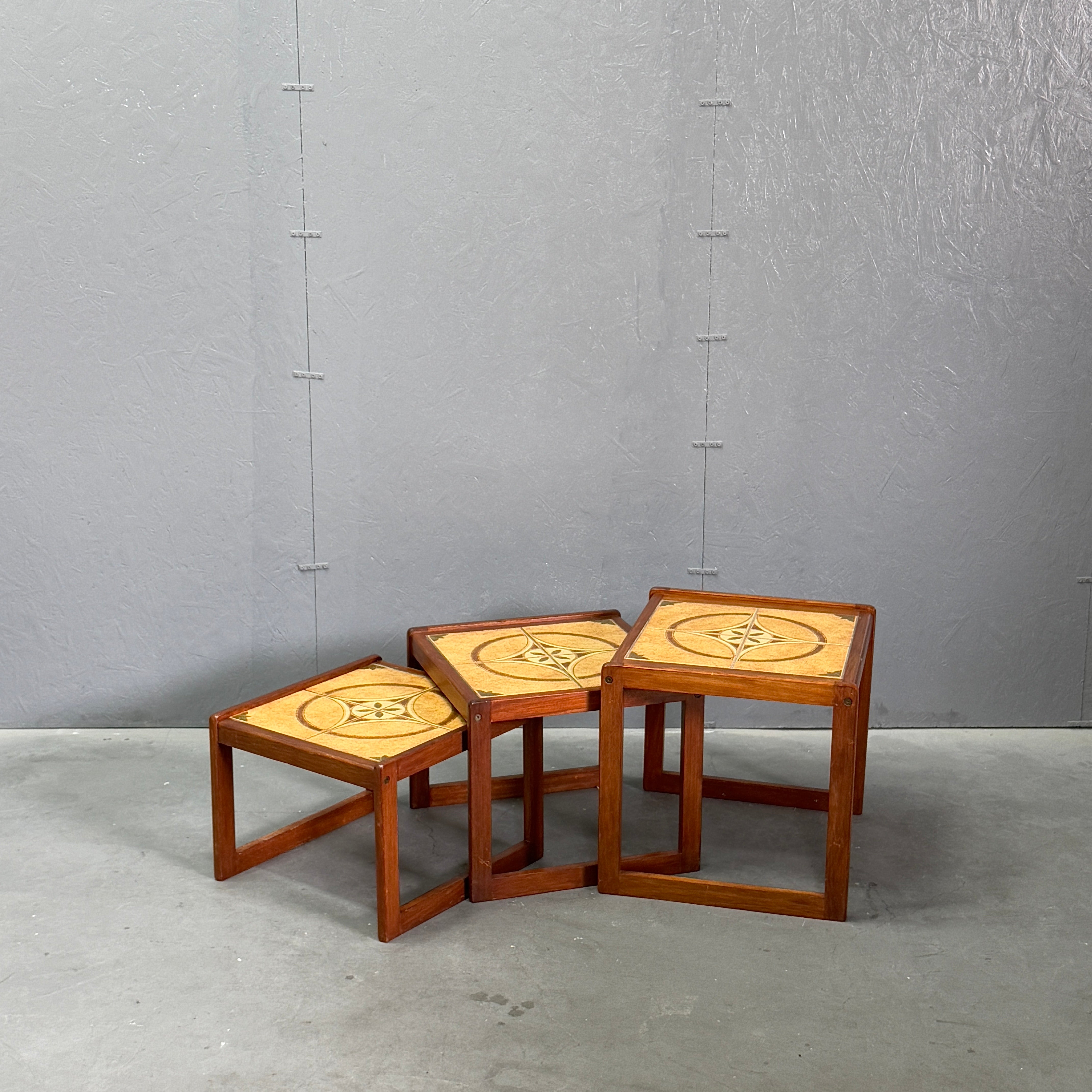 Vintage Teak Tile-Top Nest Table ヴィンテージ タイルトップ ネスト