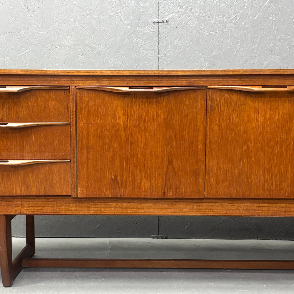 
                      
                        Stonehill(ストーンヒル) / Vintage Sideboard (401)
                      
                    