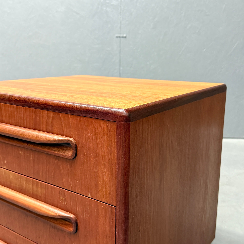 
                      
                        G-PLAN(ジープラン) / Fresco 3-Drawer Chest フレスコ 3段チェスト (501)
                      
                    