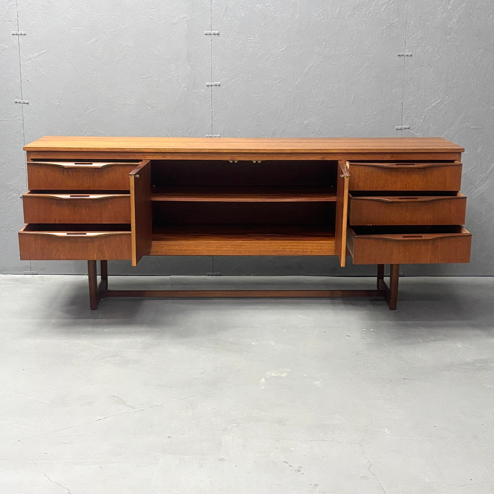 
                      
                        Stonehill(ストーンヒル) / Vintage Sideboard (401)
                      
                    