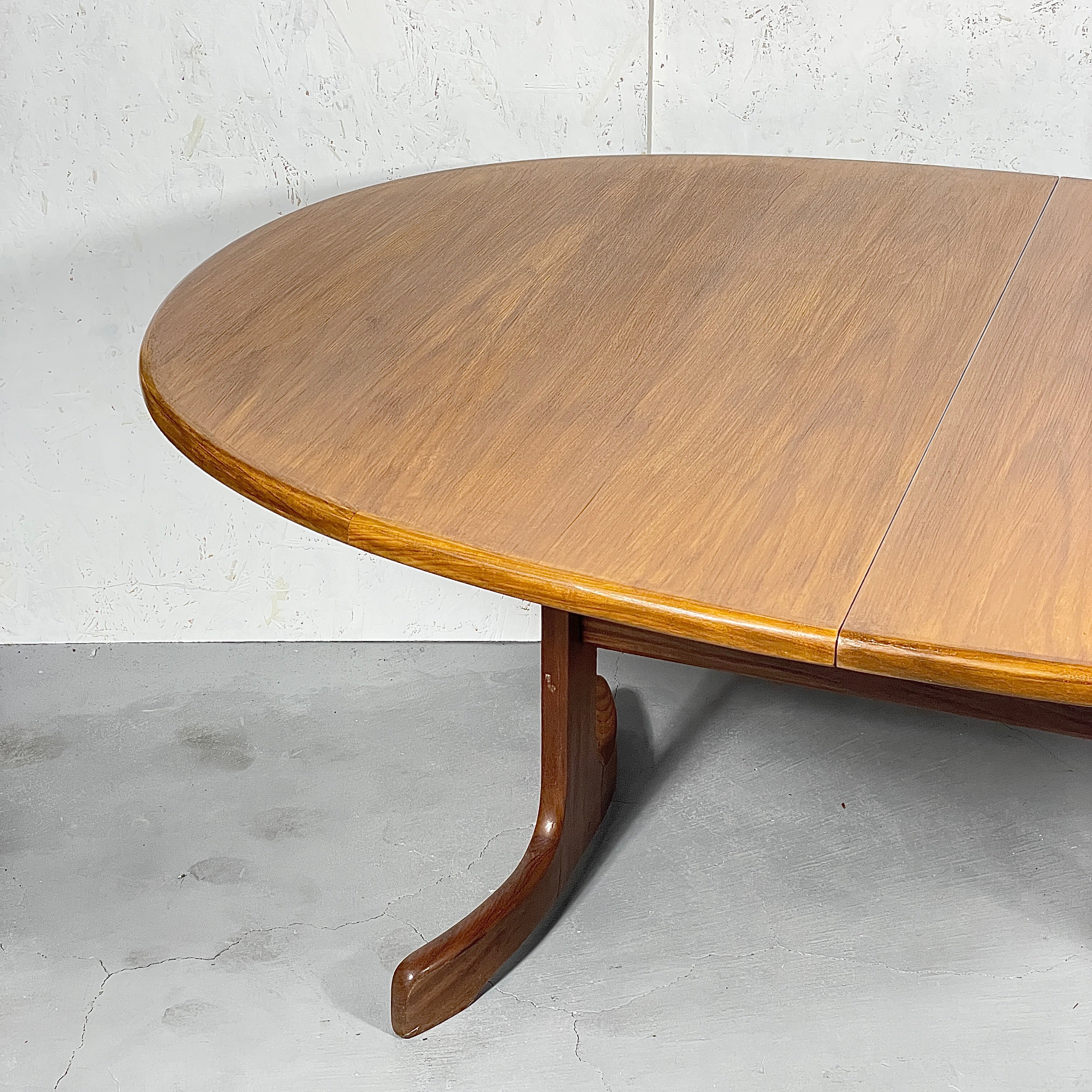 G-PLAN(ジープラン) / WHALE TAILE OVAL TABLE ホエールレッグ