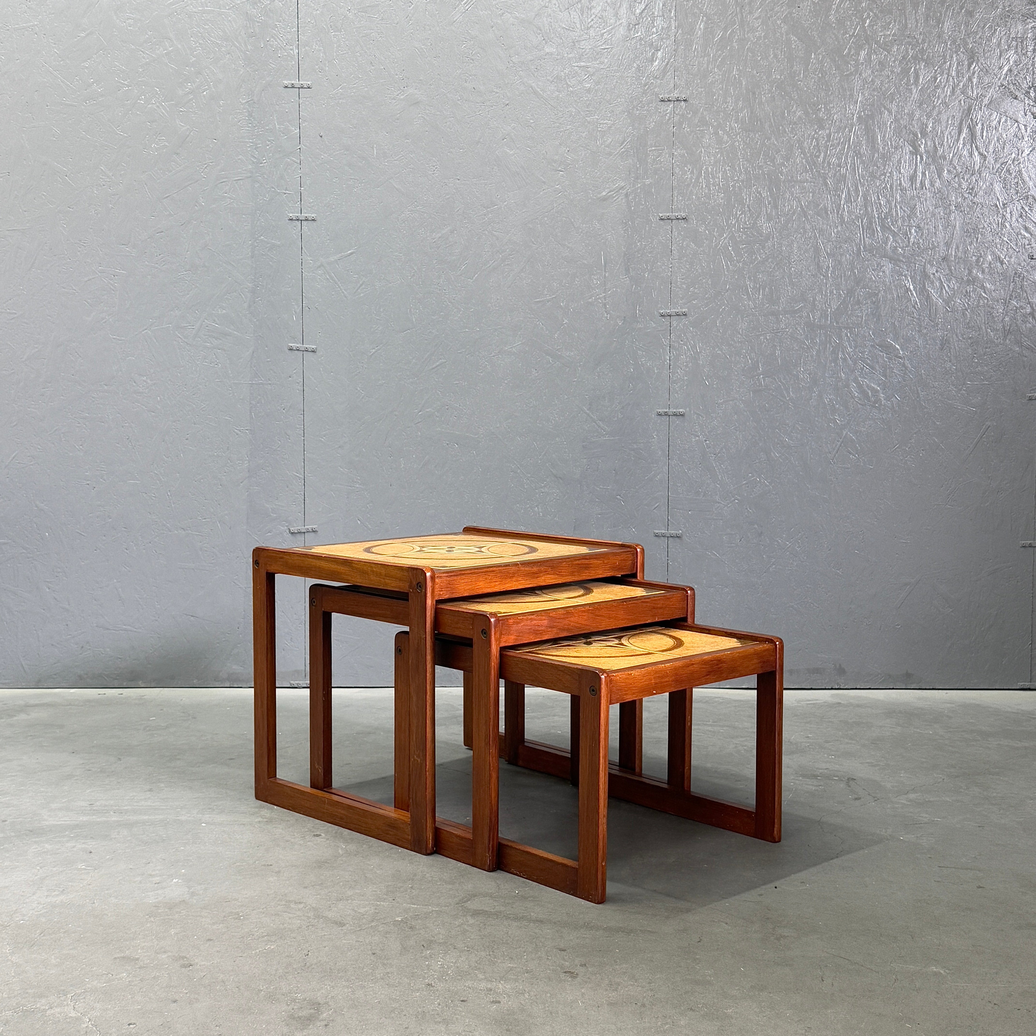 Vintage Teak Tile-Top Nest Table ヴィンテージ タイルトップ ネスト