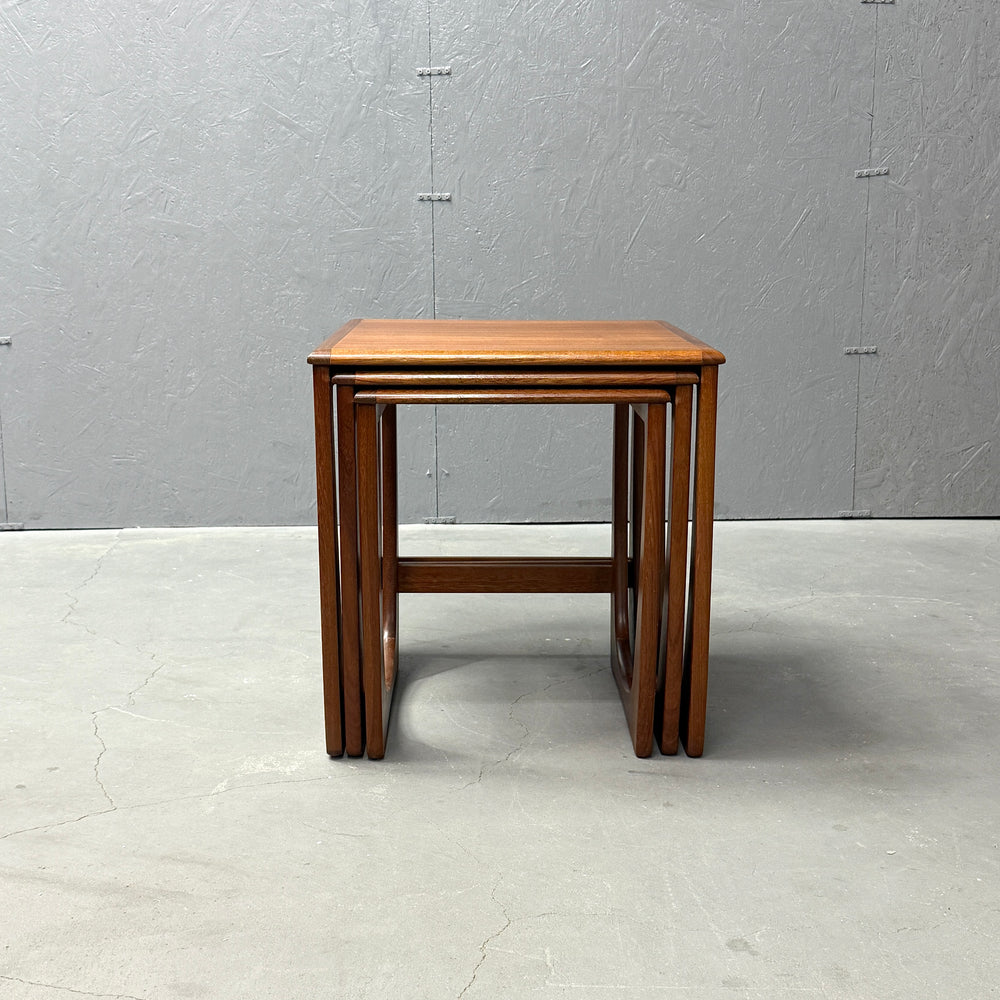 
                      
                        SUNELM Products (サンエルム・プロダクツ)
/ Teak Nest of Table チーク ネストテーブル
                      
                    