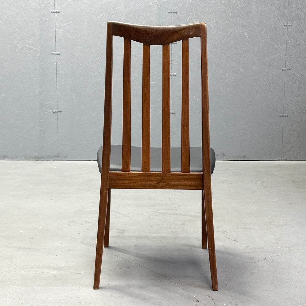 
                      
                        G-PLAN(ジープラン) / DINING CHAIR スラットバックチェア (402)
                      
                    