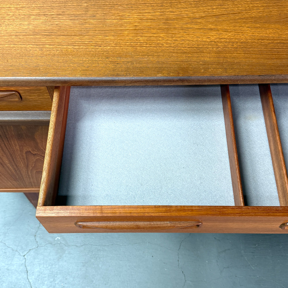 
                      
                        G-PLAN(ジープラン) / Fresco Sideboard フレスコ サイドボード (504)
                      
                    