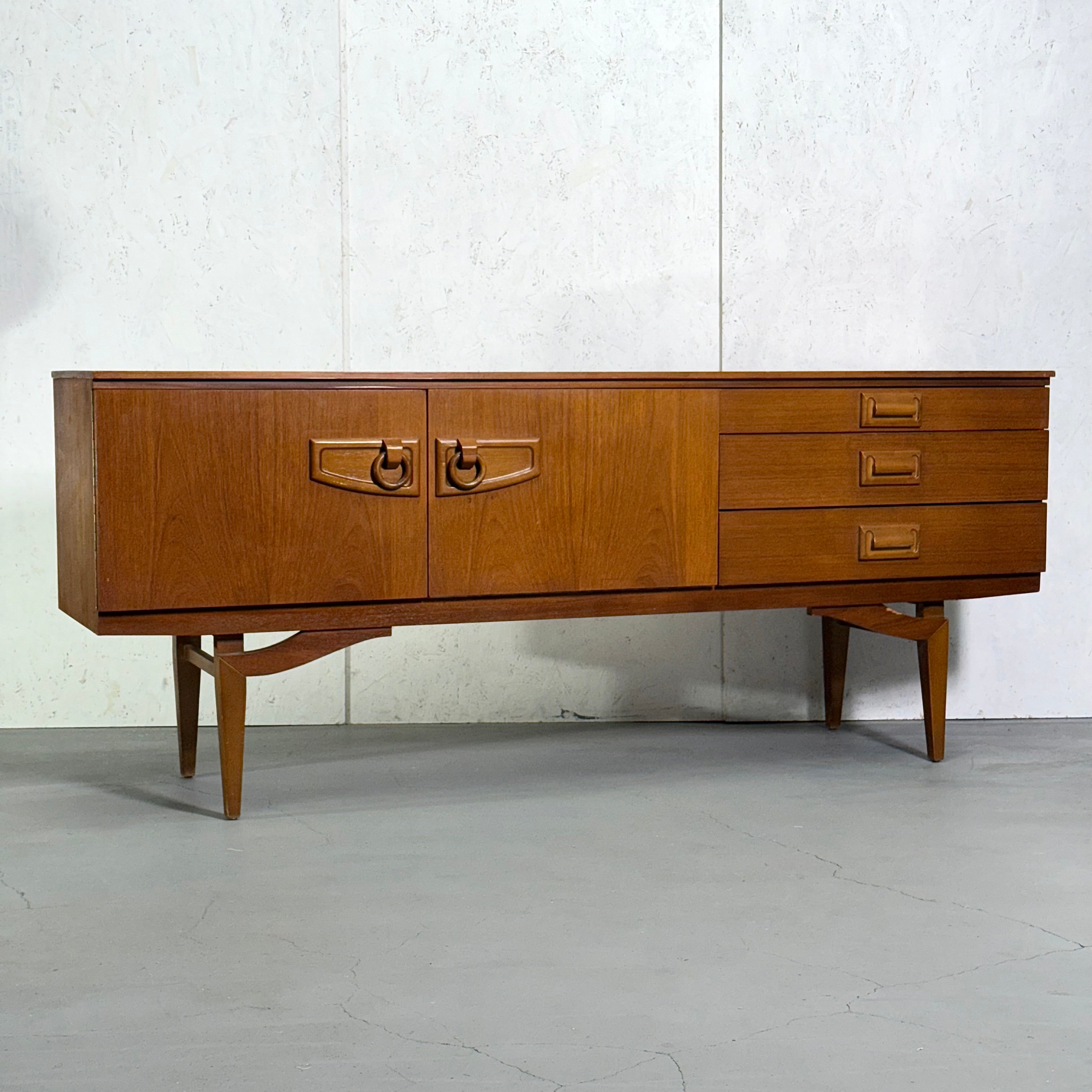 Beautility (ビューティリティ) / ヴィンテージ サイドボード (302