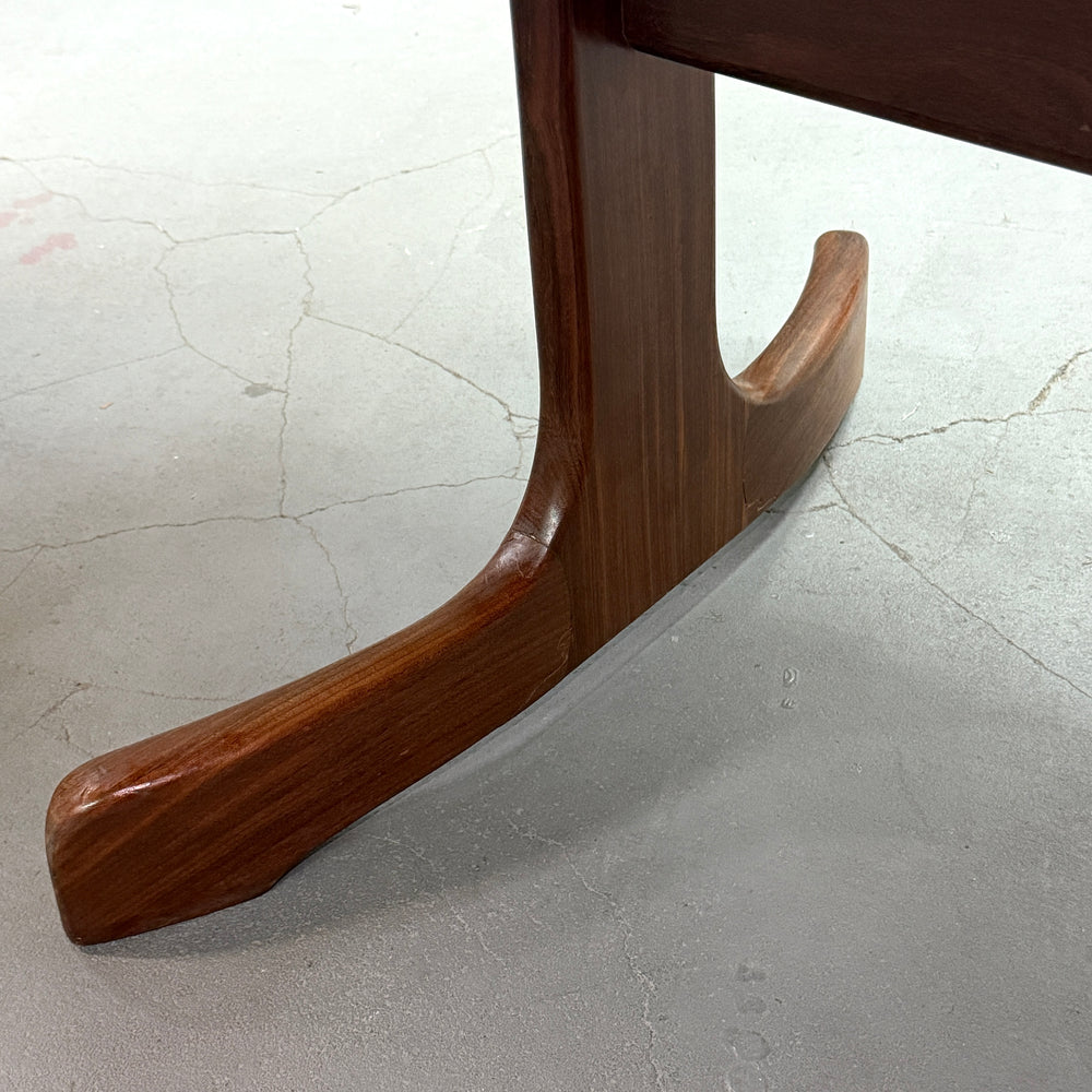 
                      
                        G-PLAN(ジープラン) / WHALE TAILE OVAL TABLE ホエールレッグ オーバルダイニングテーブル (401)
                      
                    