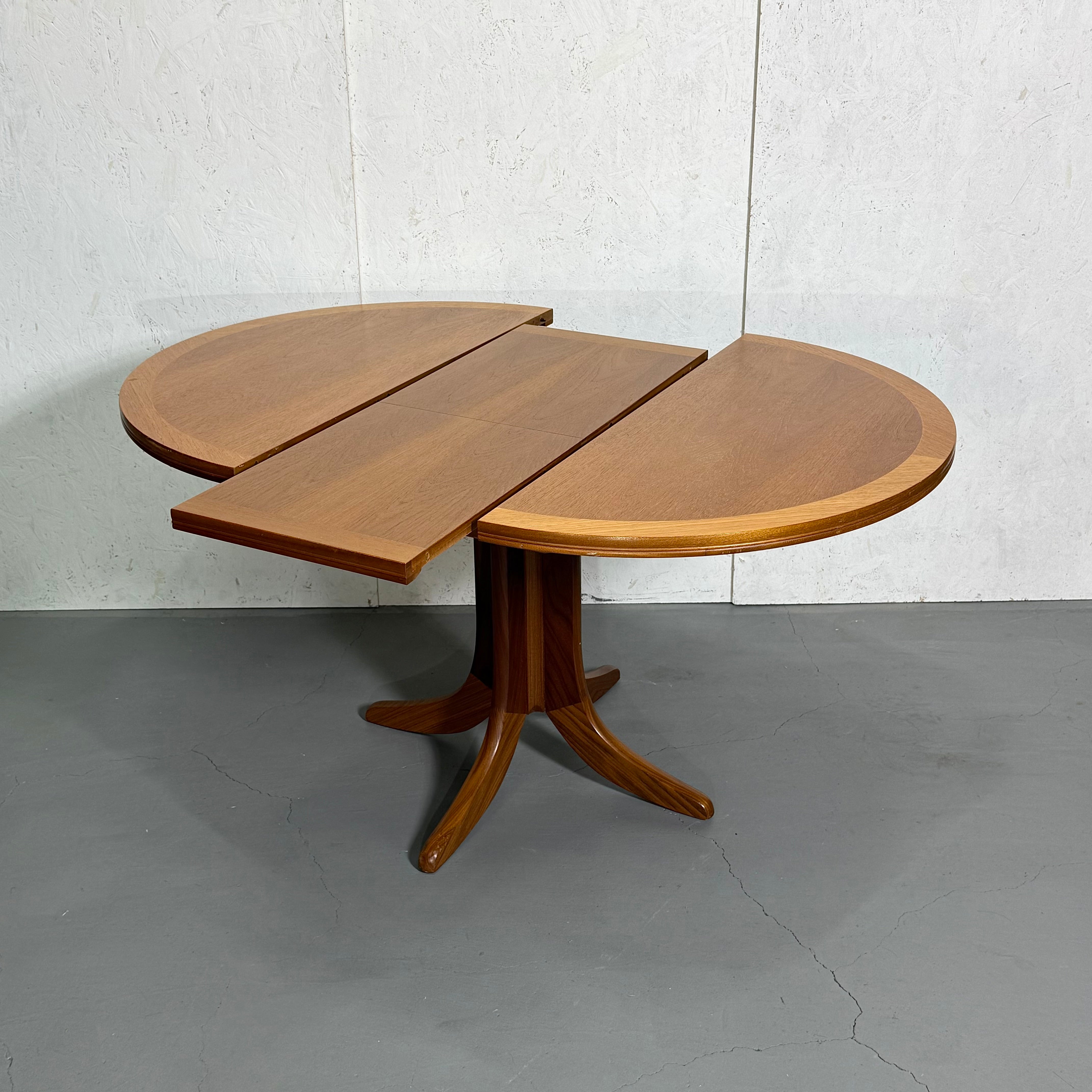 【キヨ】Parker Knoll ラウンドエクステンションテーブル Parker Knoll(パーカーノール) / ROUND EXTENSION TABLE