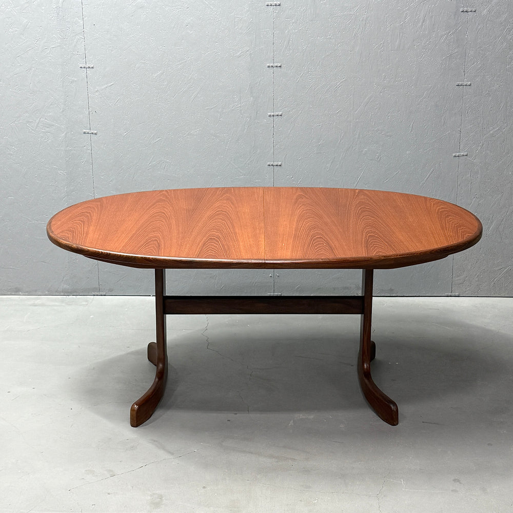 
                      
                        G-PLAN(ジープラン) / WHALE TAILE OVAL TABLE ホエールレッグ オーバルダイニングテーブル (401)
                      
                    