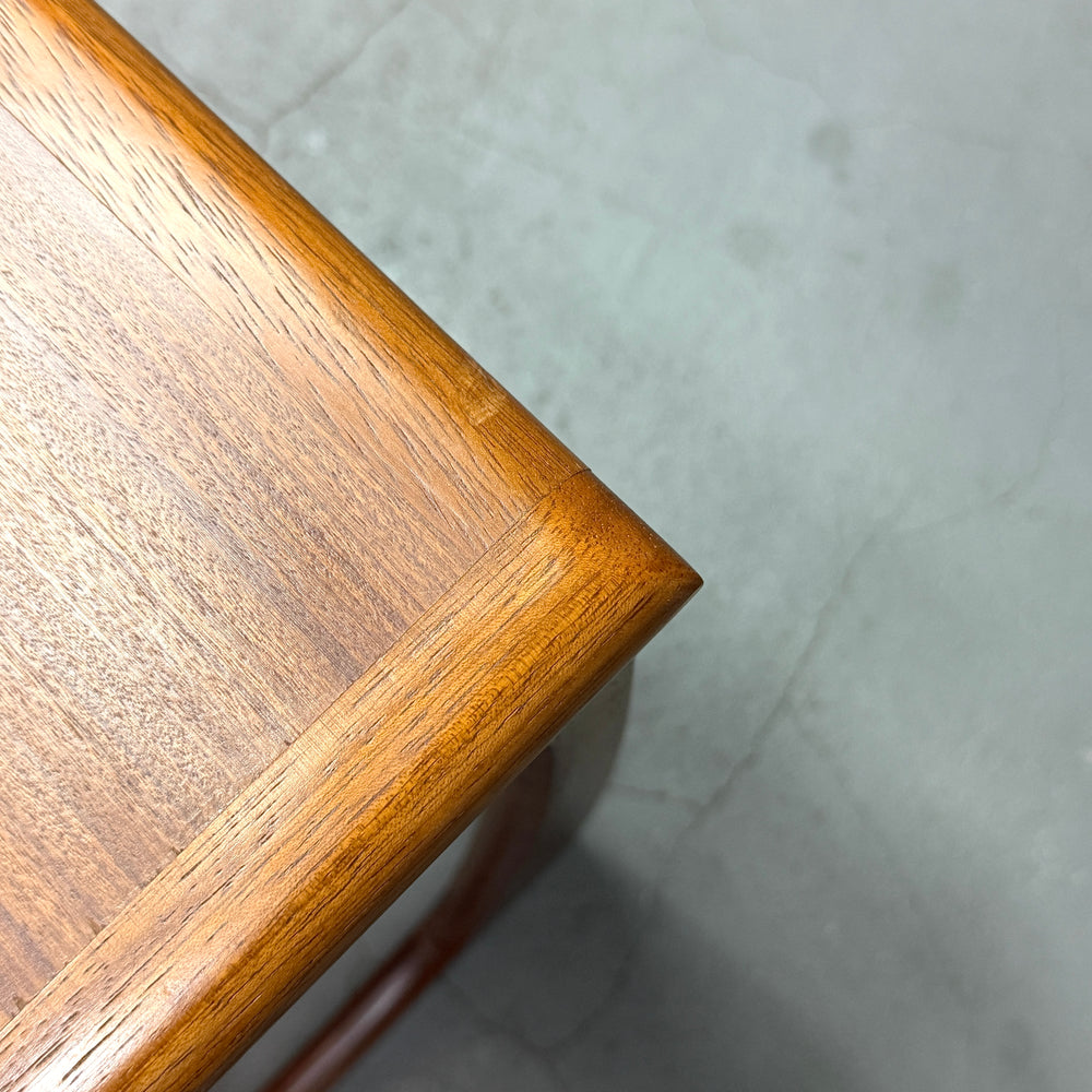 
                      
                        SUNELM Products (サンエルム・プロダクツ)
/ Teak Nest of Table チーク ネストテーブル
                      
                    