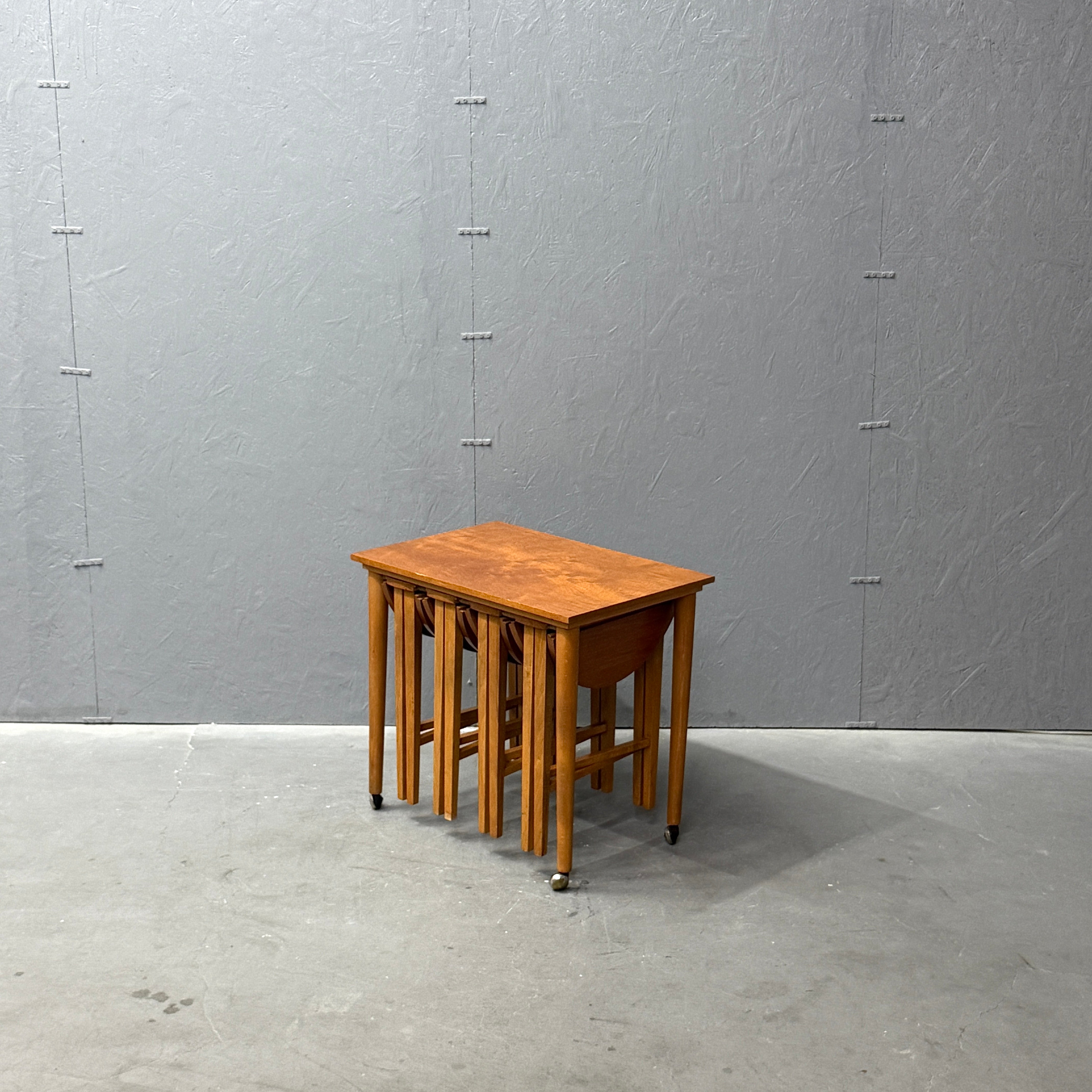 Novy Domov / Vintage Teak Nest Table ヴィンテージ ネストテーブル Novy Domov / Vintage Teak Nest Table ヴィンテージ ネストテーブル