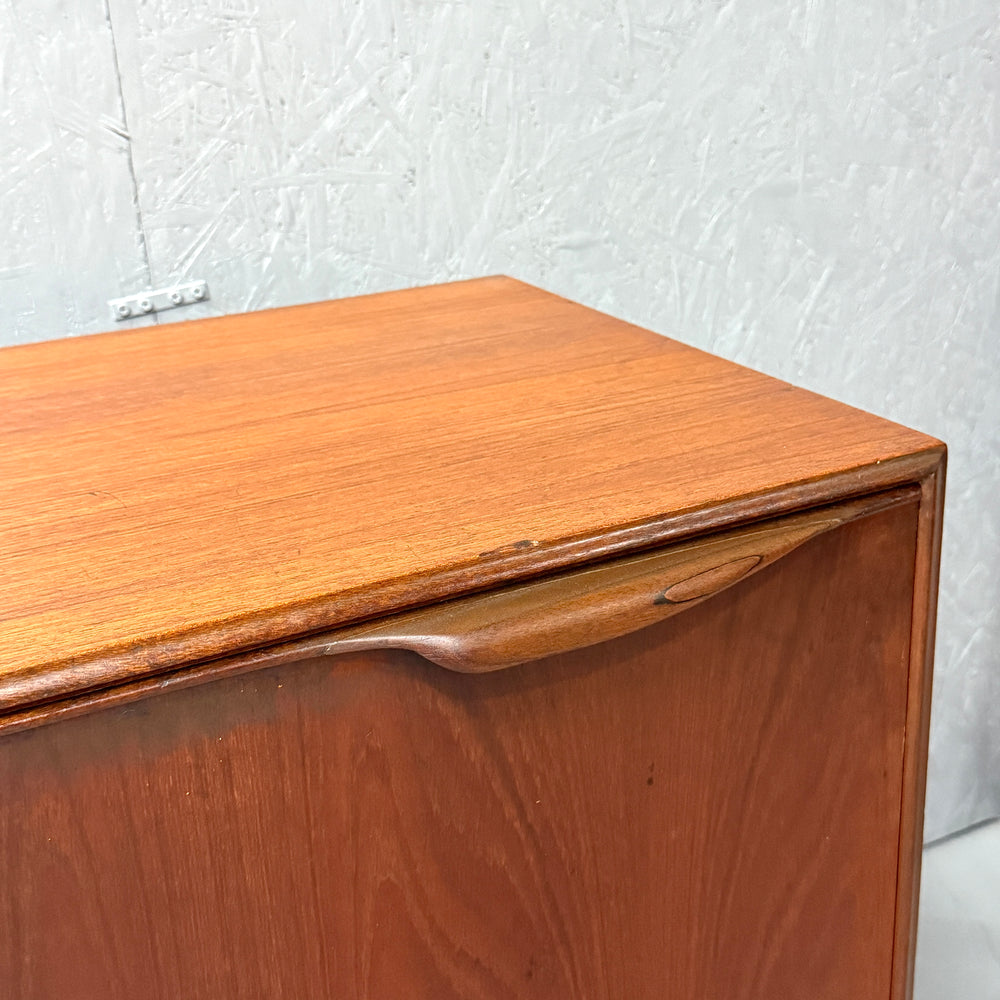 
                      
                        A.H.McINTOSH(マッキントッシュ) /  DUNVEGAN Sideboard (401)
                      
                    
