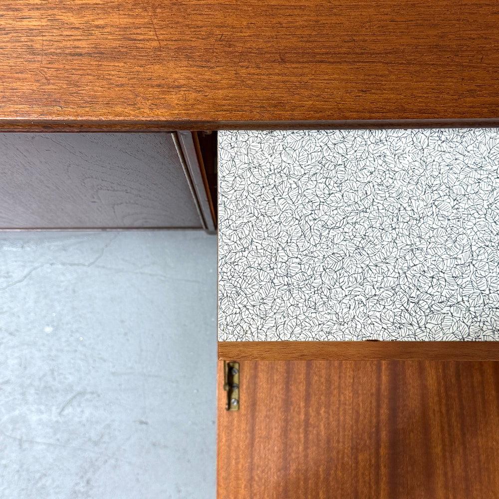 
                      
                        A.H.McINTOSH(マッキントッシュ) /  DUNVEGAN Sideboard (401)
                      
                    