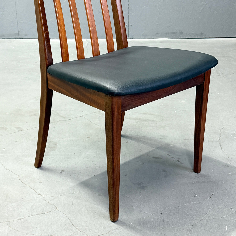 
                      
                        G-PLAN(ジープラン) / DINING CHAIR スラットバックチェア (403)
                      
                    