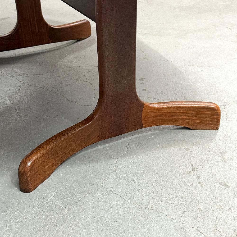 
                      
                        G-PLAN(ジープラン) / WHALE TAILE OVAL TABLE ホエールレッグ オーバルダイニングテーブル (401)
                      
                    