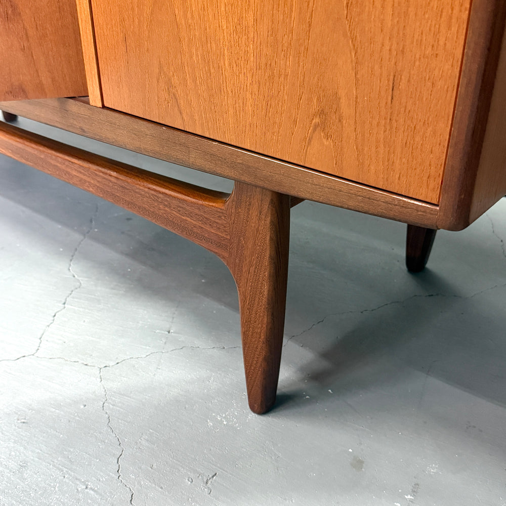 
                      
                        G-PLAN(ジープラン) / Fresco Sideboard フレスコ サイドボード (501)
                      
                    