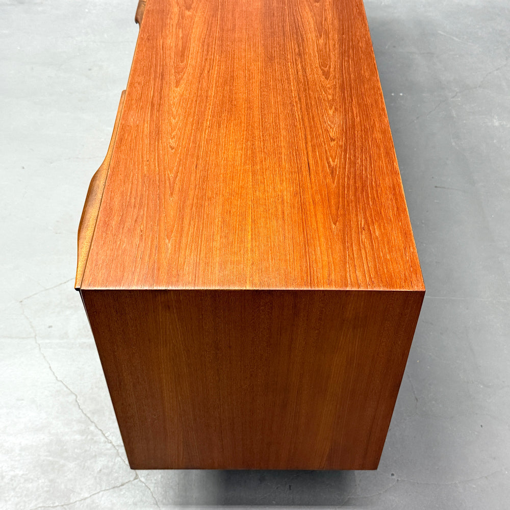 
                      
                        A.H.McINTOSH(マッキントッシュ) /  DUNVEGAN Sideboard (402)
                      
                    