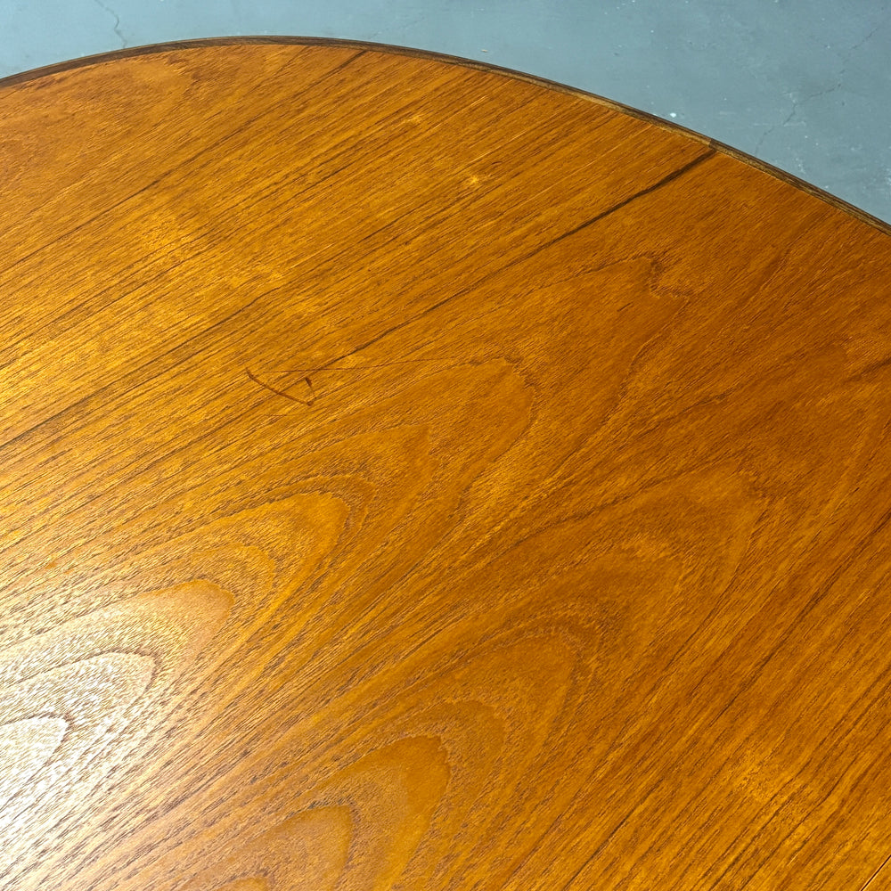 
                      
                        G-PLAN(ジープラン) / WHALE TAILE OVAL TABLE ホエールレッグ オーバルダイニングテーブル (301)
                      
                    