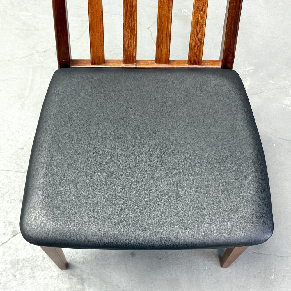 
                      
                        G-PLAN(ジープラン) / DINING CHAIR スラットバックチェア (402)
                      
                    