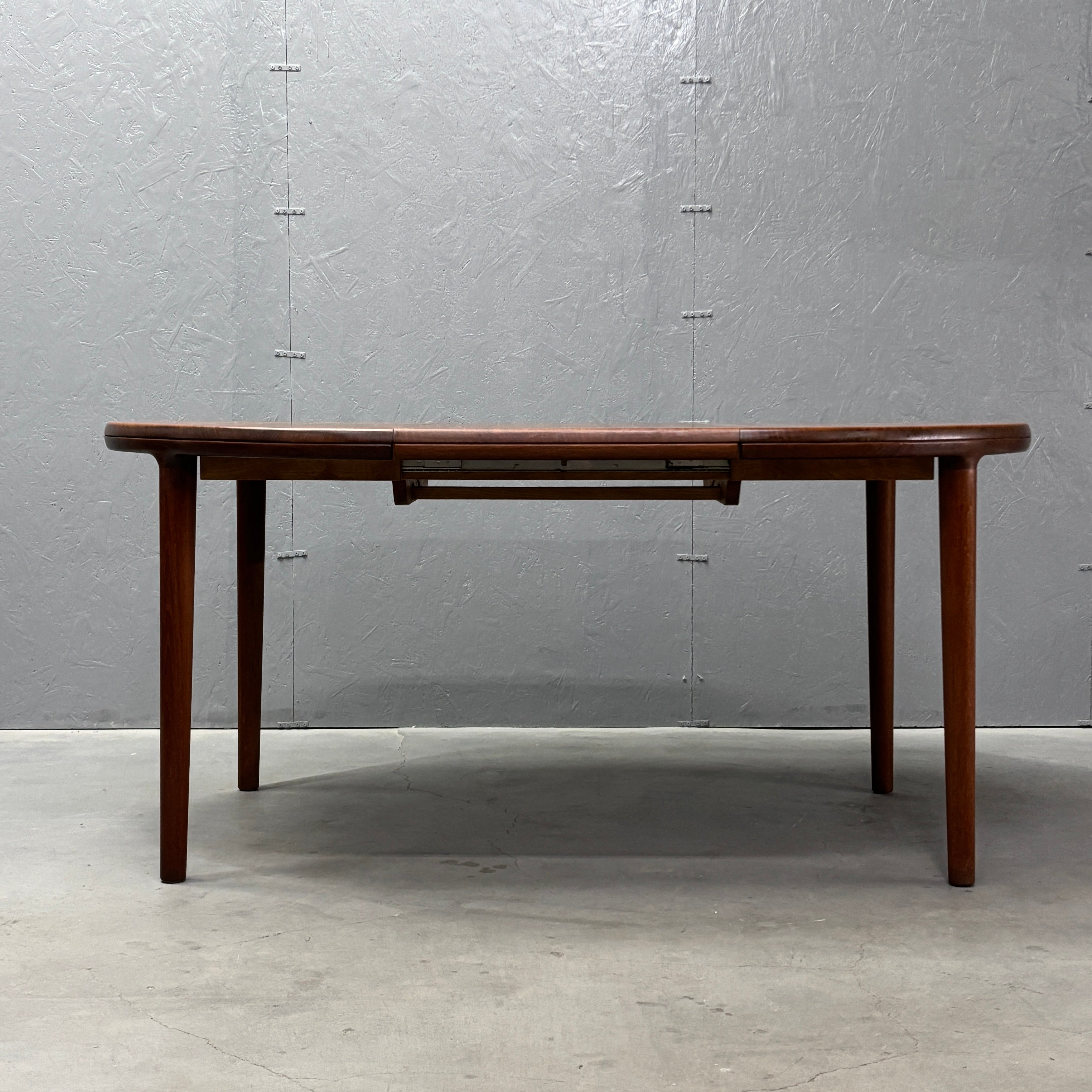 Danish Vintage / Extension Round Dining Table デンマーク