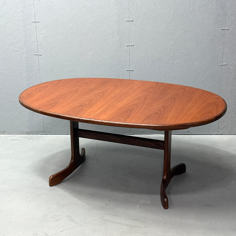 
                      
                        G-PLAN(ジープラン) / WHALE TAILE OVAL TABLE ホエールレッグ オーバルダイニングテーブル (401)
                      
                    