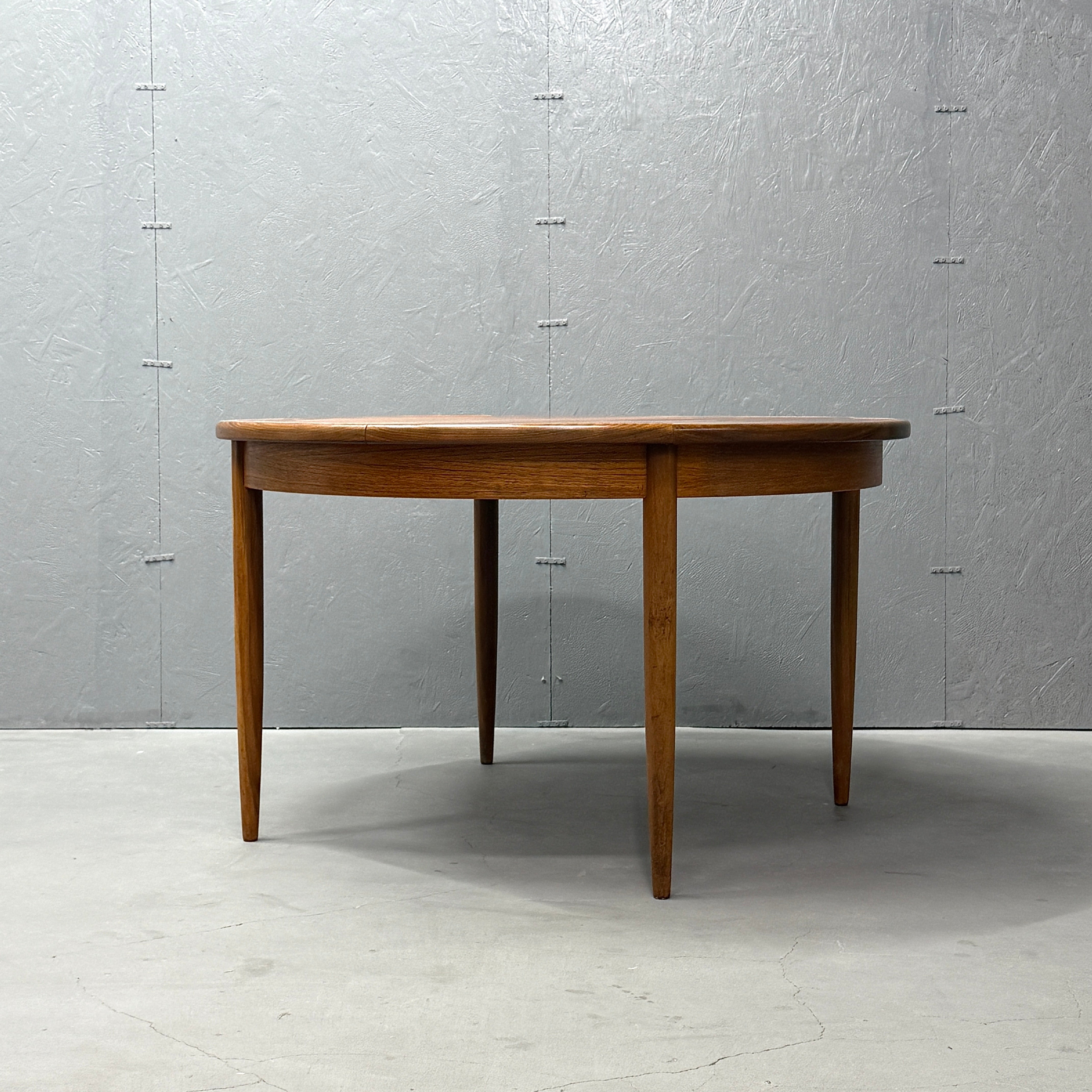 【極美品】G-PLAN ジープラン エクステンション ラウンドダイニングテーブル ダイニングテーブル – NONOR FURNITURE