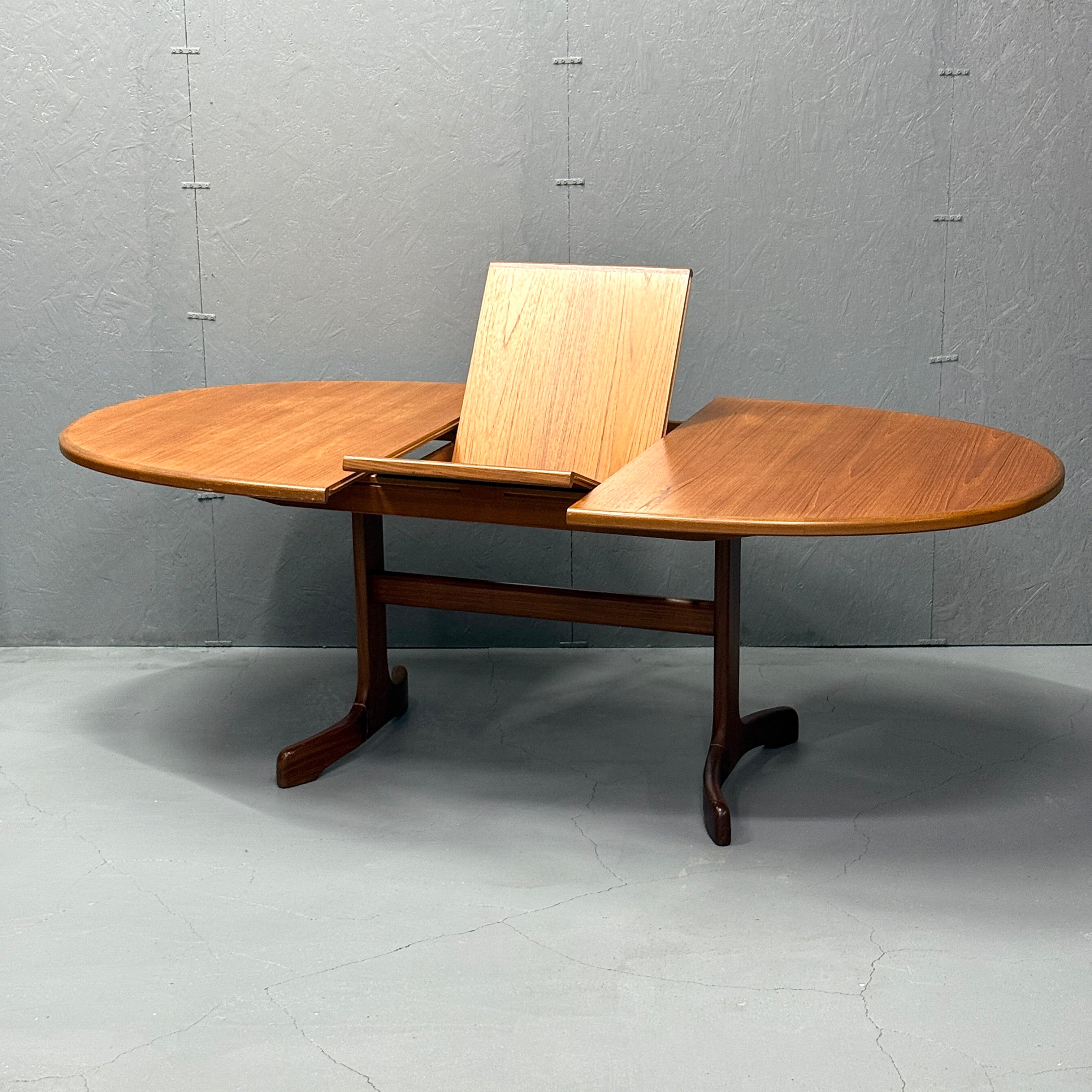 G-PLAN(ジープラン) / WHALE TAILE OVAL TABLE ホエールレッグ