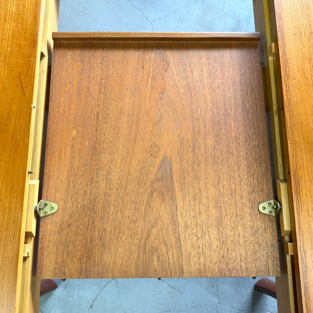 
                      
                        VINTAGE TEAK OVAL TABLE チークオーバルテーブル (401)
                      
                    
