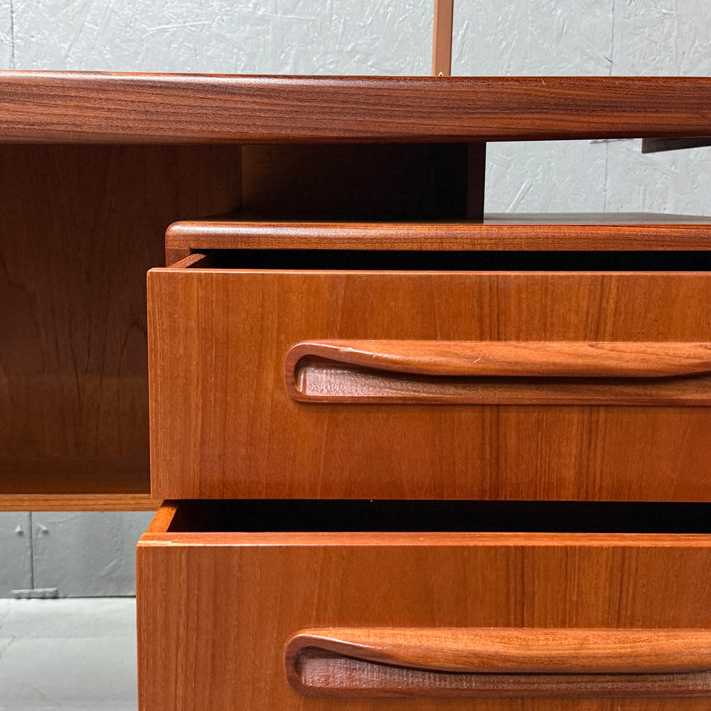 
                      
                        G-PLAN(ジープラン) / DRESSER ドレッサー (501)
                      
                    