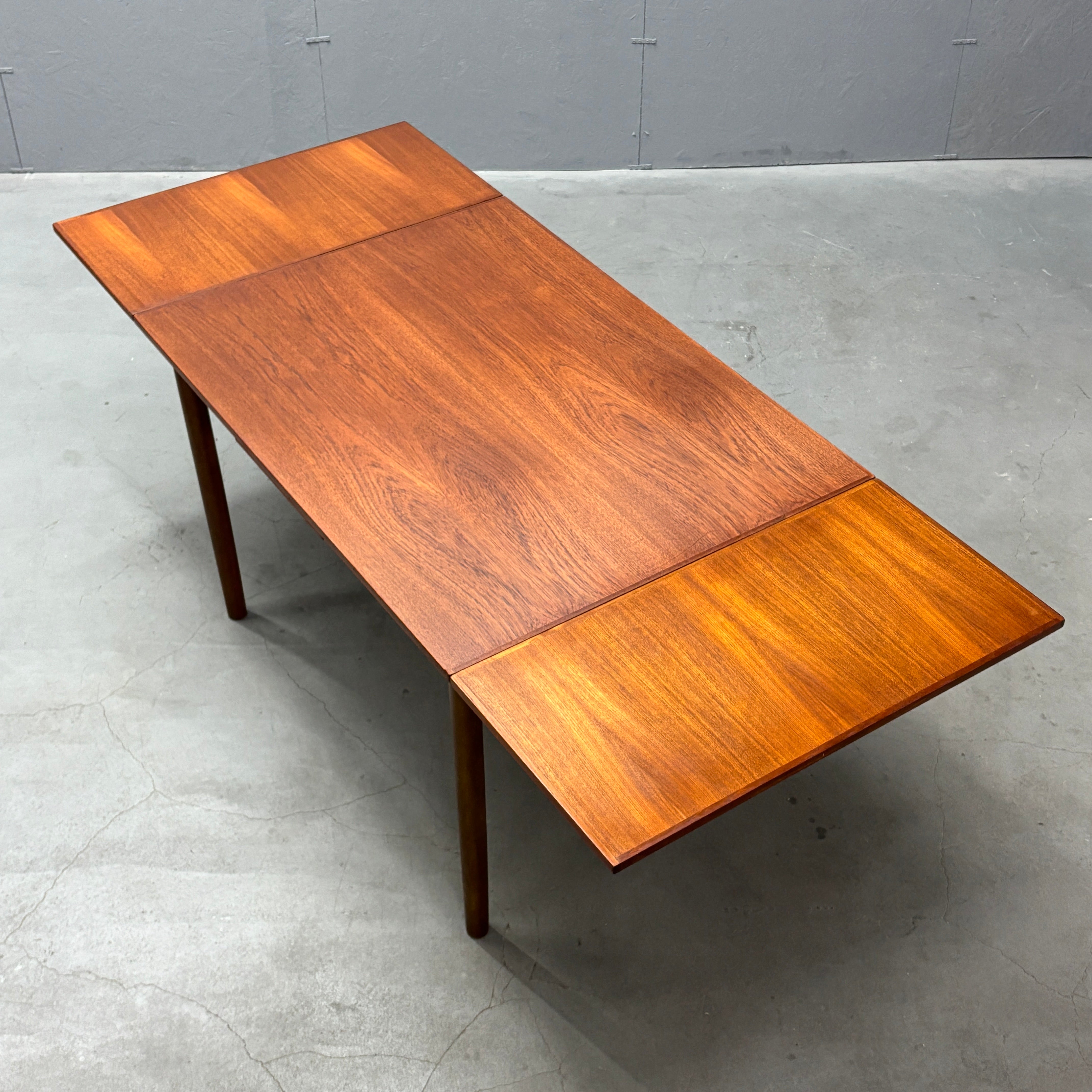 Danish Vintage / Draw-Leaf Dining Table デンマークヴィンテージ