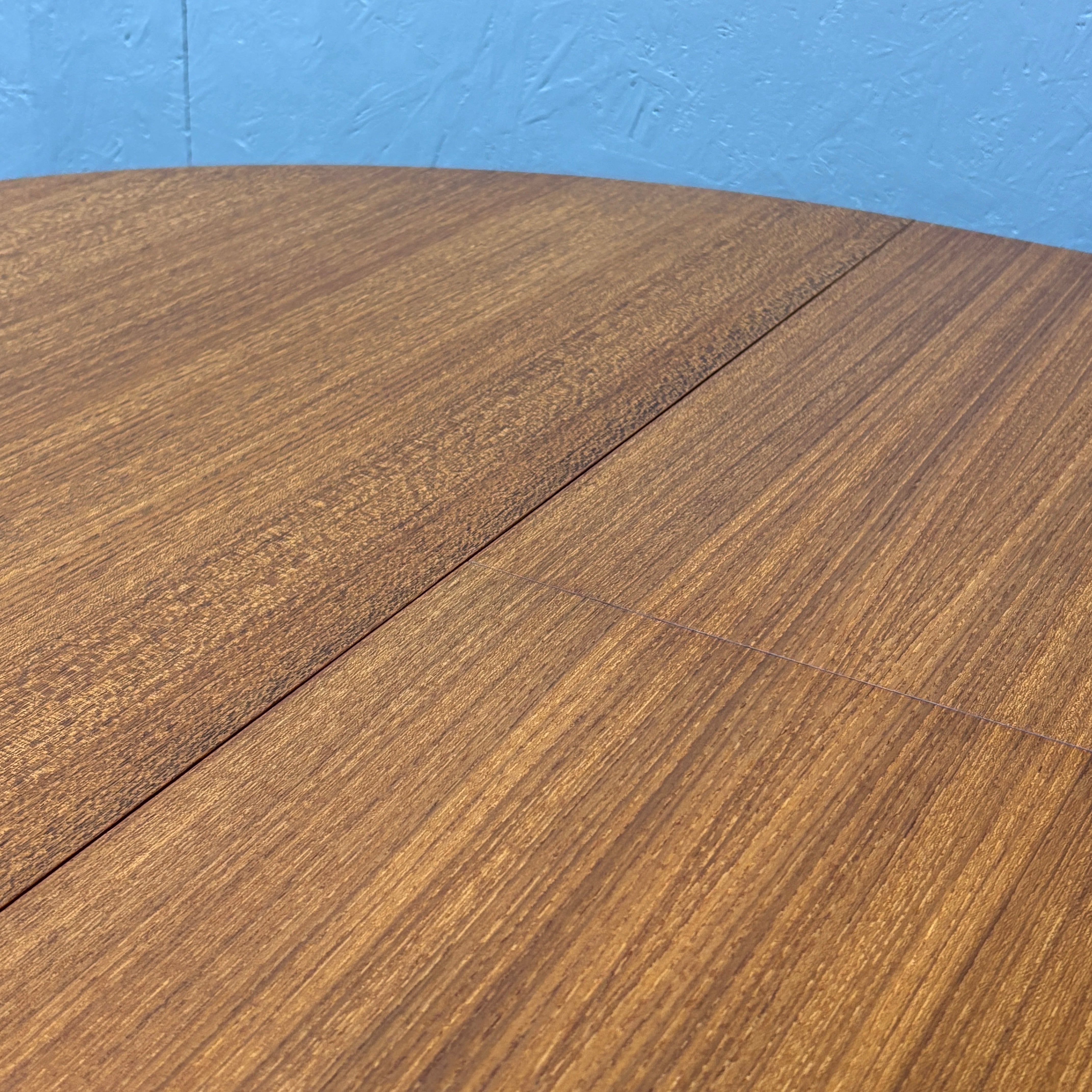 Danish Vintage / Extension Round Dining Table デンマーク
