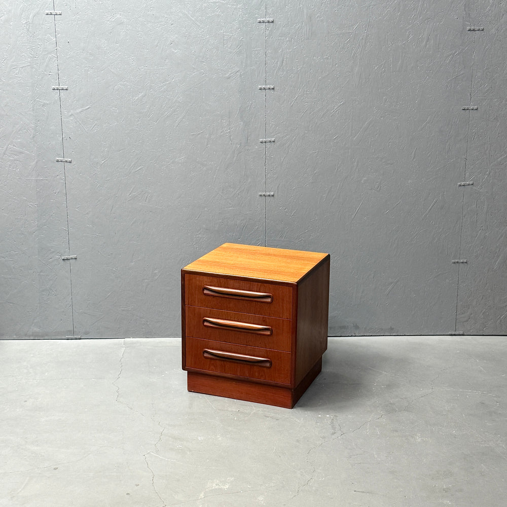 チェスト・キャビネット