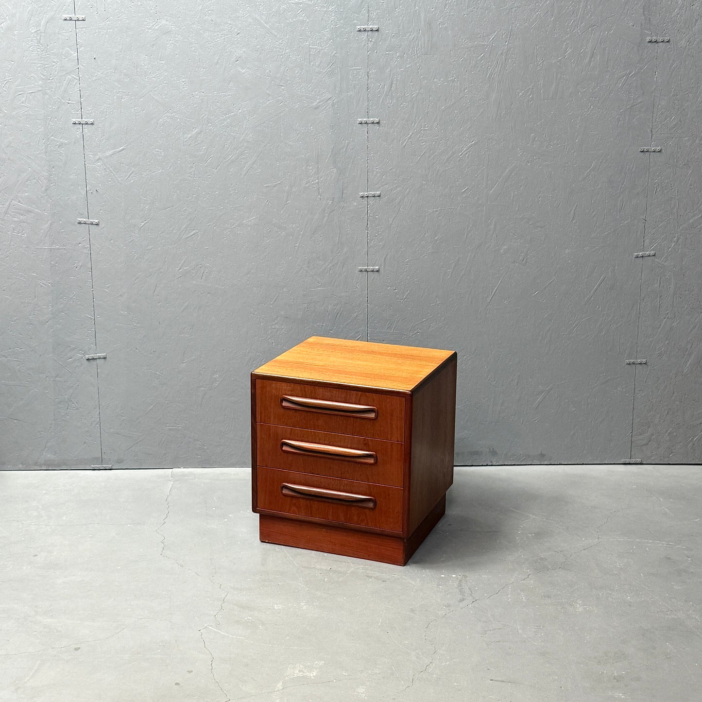 チェスト・キャビネット