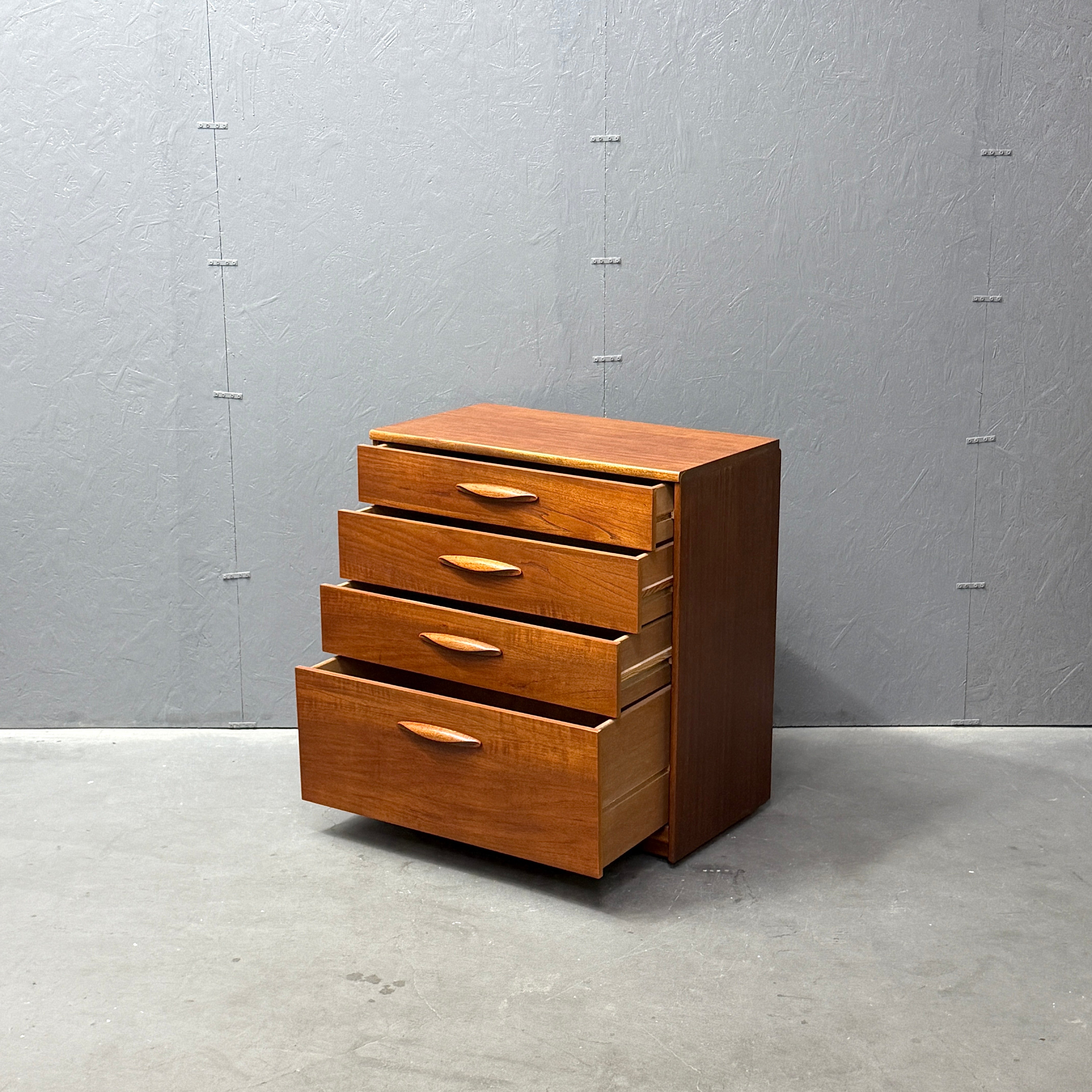 Austinsuite 英国 ヴィンテージ チーク4段チェスト Austinsuite(オースティンスイート) / Vintage 4 Drawer Chest 4段