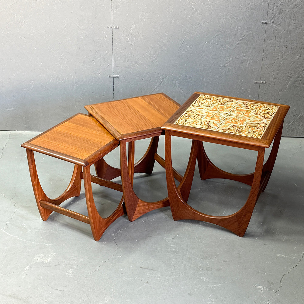 
                      
                        G-PLAN(ジープラン) / Astro  Tile top Nest table アストロ タイルトップ ネストテーブル (501)
                      
                    