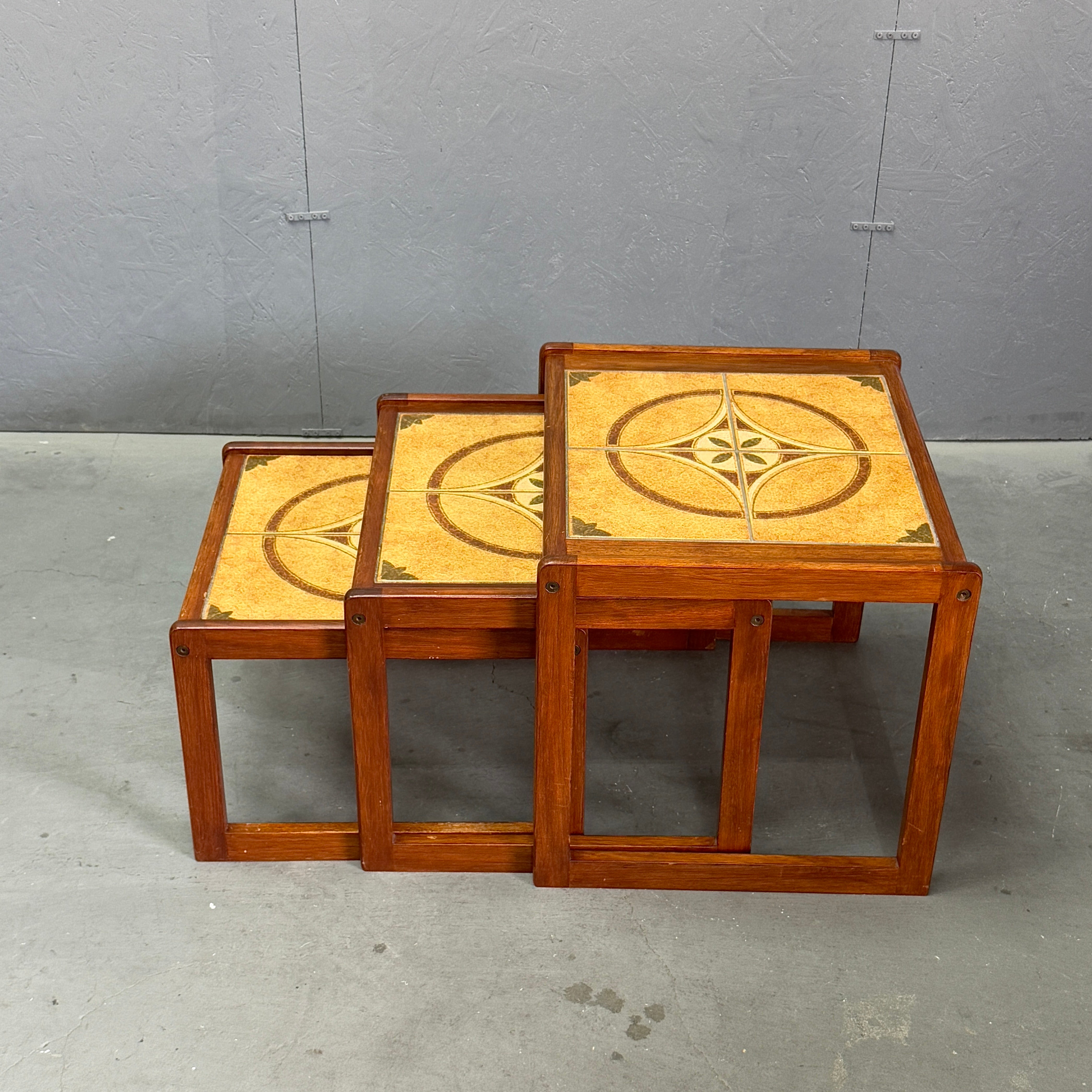 Vintage Teak Tile-Top Nest Table ヴィンテージ タイルトップ ネスト