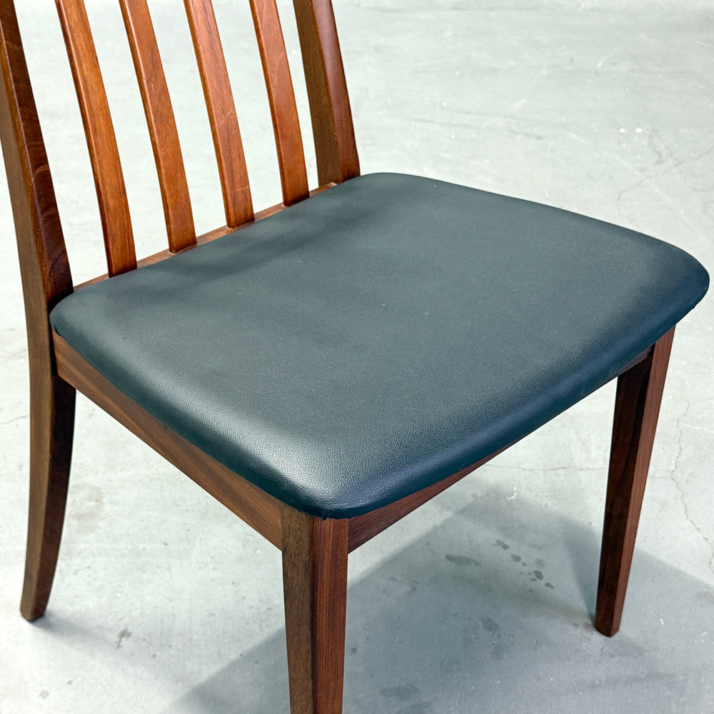 
                      
                        G-PLAN(ジープラン) / DINING CHAIR スラットバックチェア (403)
                      
                    