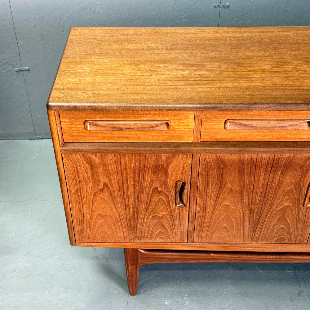 
                      
                        G-PLAN(ジープラン) / Fresco Sideboard フレスコ サイドボード (504)
                      
                    