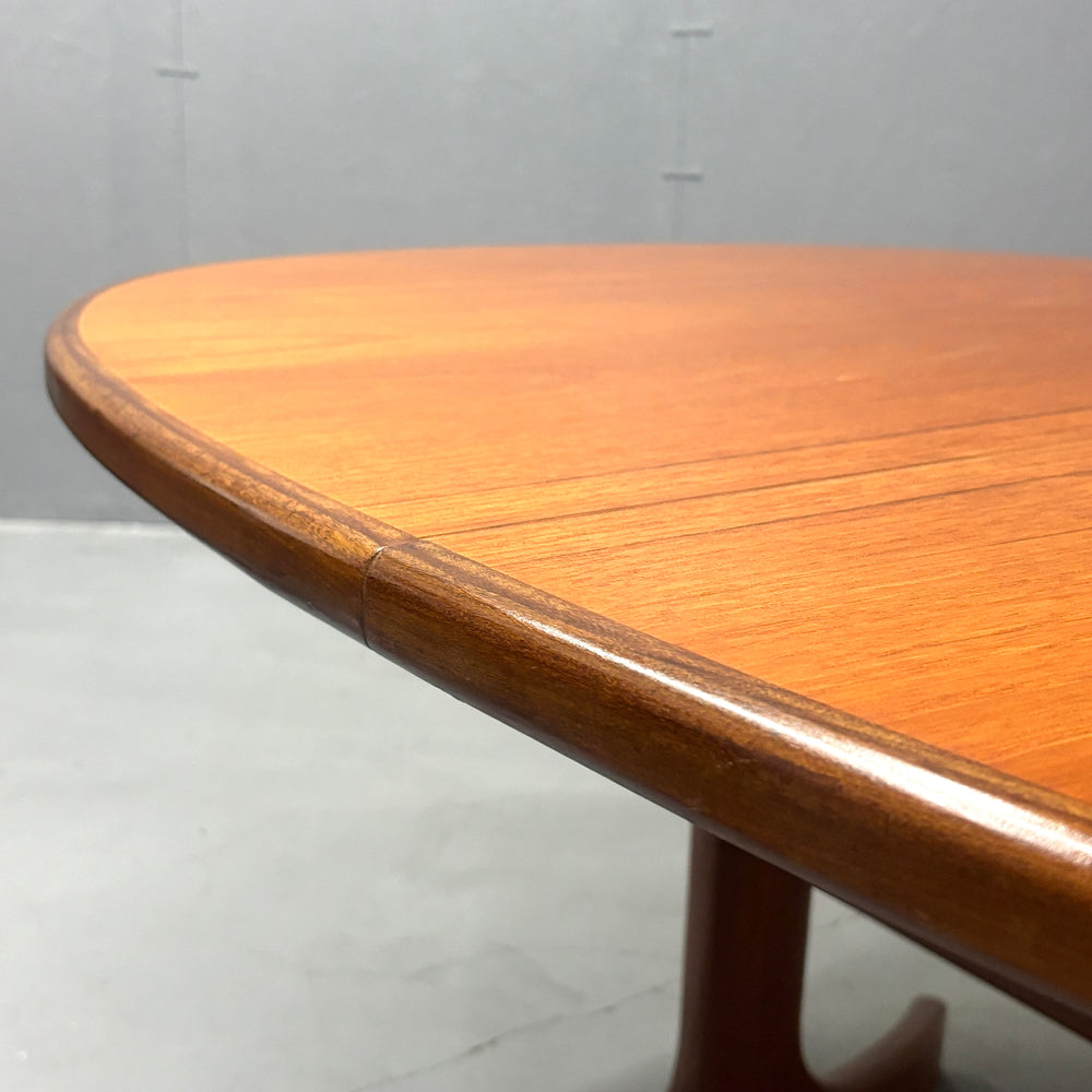 
                      
                        G-PLAN(ジープラン) / WHALE TAILE OVAL TABLE ホエールレッグ オーバルダイニングテーブル (301)
                      
                    