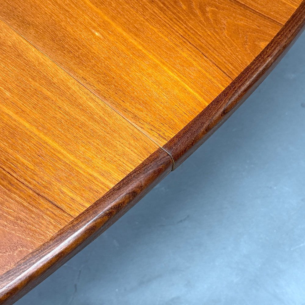 
                      
                        G-PLAN(ジープラン) / WHALE TAILE OVAL TABLE ホエールレッグ オーバルダイニングテーブル (401)
                      
                    